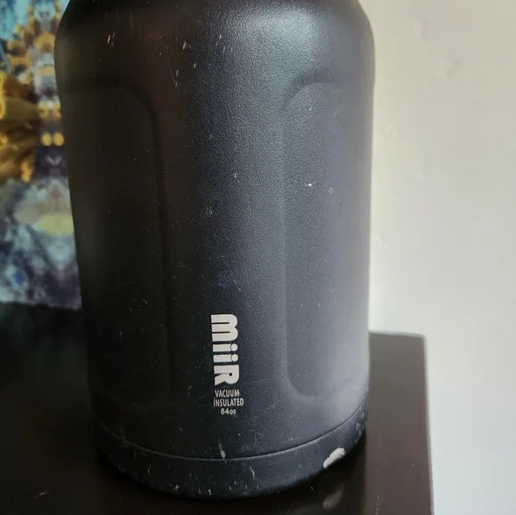 B2GO Patagonia 64 oz MIIR Growler in Black - Picture 6 of 11